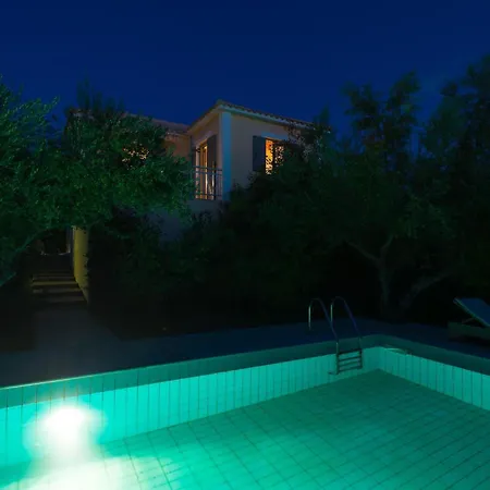 Villa Kalivi By Vintage Travel